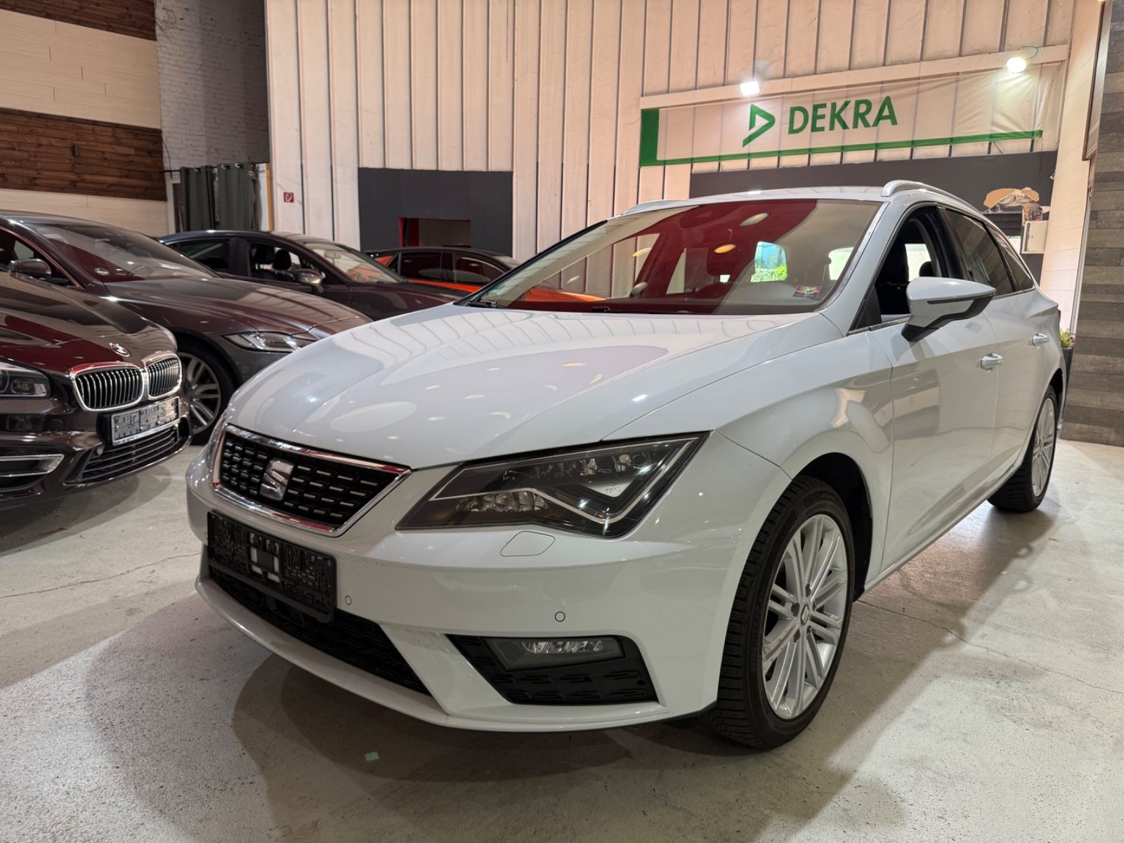 SEAT Leon ST Xcellence LED+AHK+Automatik*