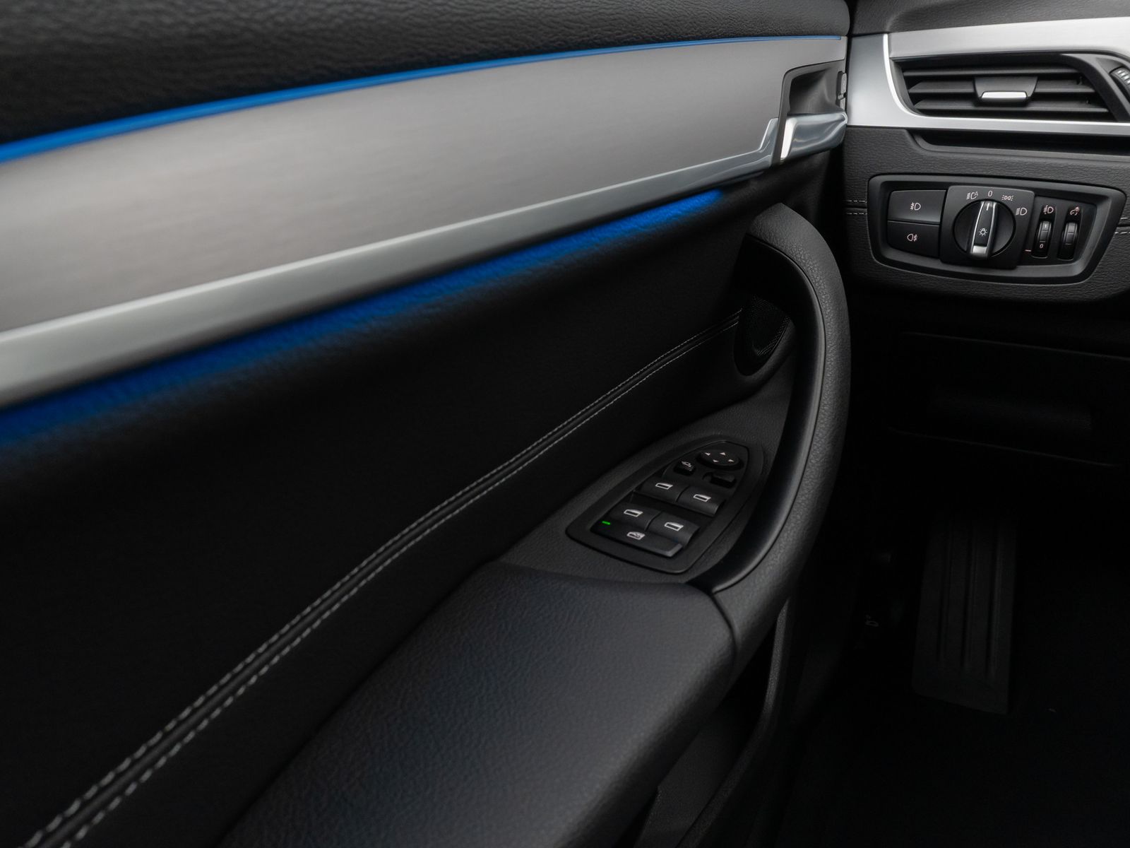 Fahrzeugabbildung BMW X1 xD25e Sport Line Parkassist DAB HiFi Komfort