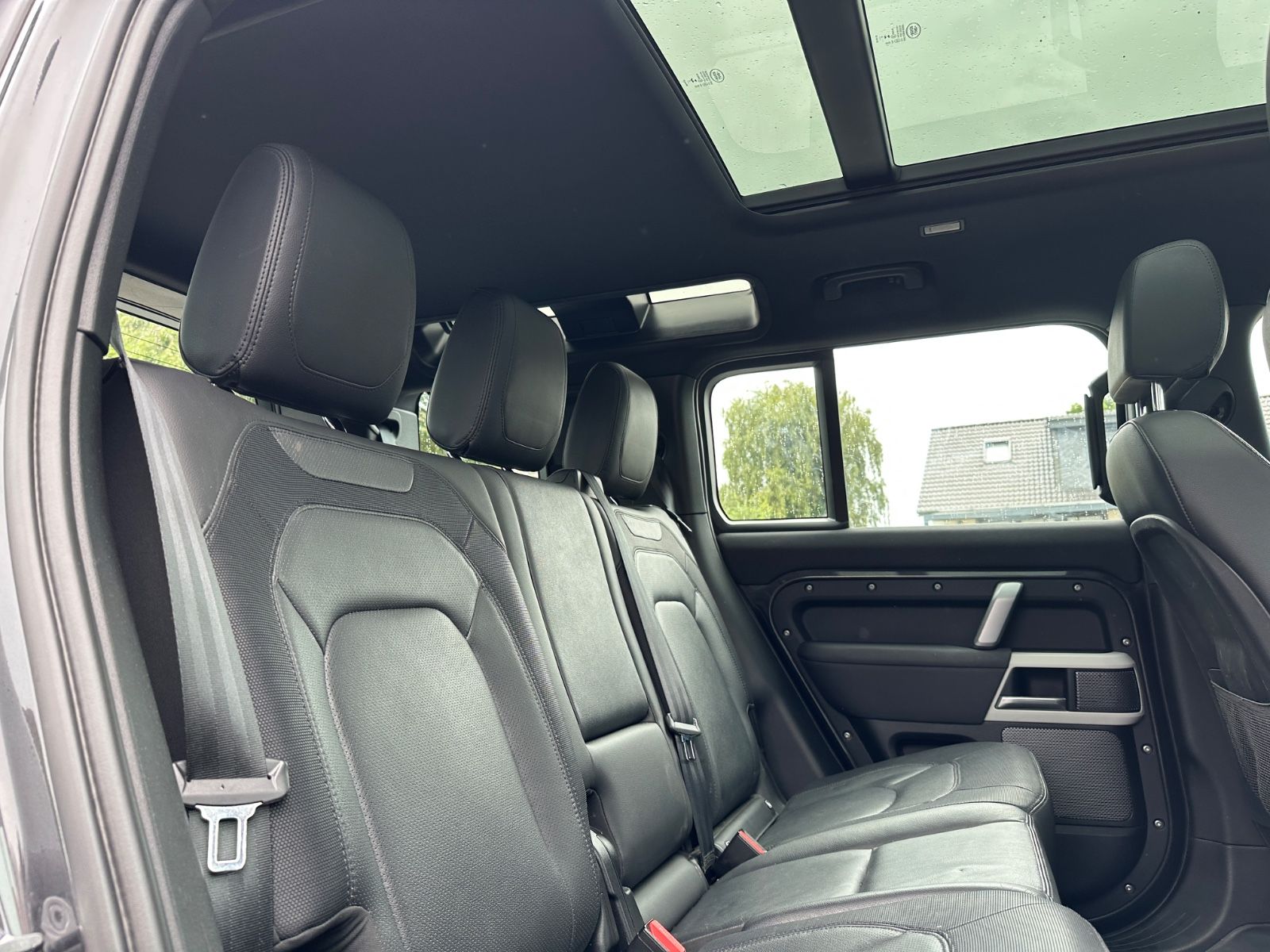 Fahrzeugabbildung Land Rover Defender 110 X-Dynamic 7Sitzer*MERIDIAN*LEDER