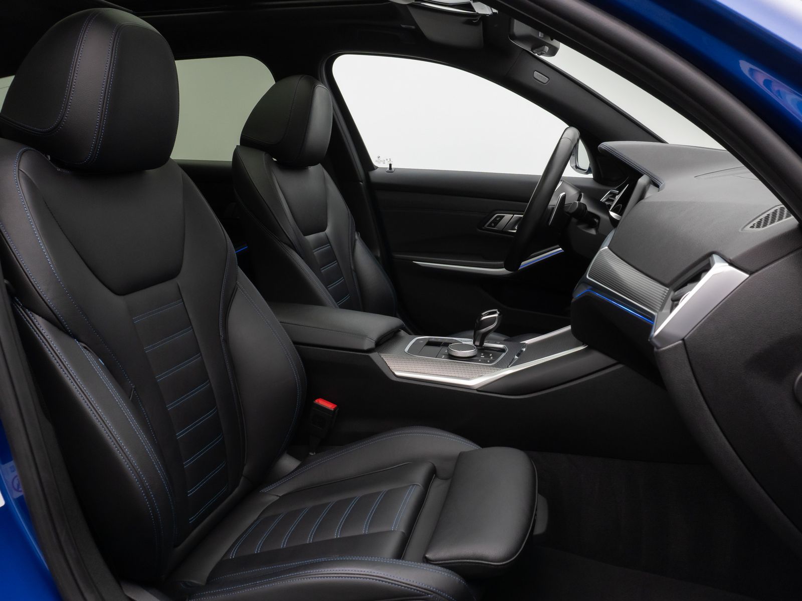 Fahrzeugabbildung BMW 320i M Sport Panorama Kamera HUD DAB HiFi Laser