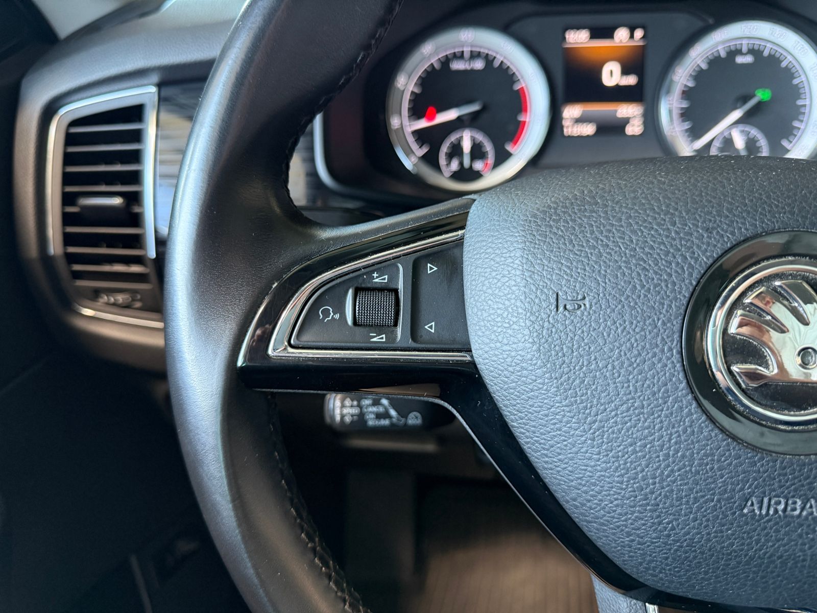 Fahrzeugabbildung SKODA Kodiaq Style 4x4 AHK ACC StHZ CANTON LEDER MEMO