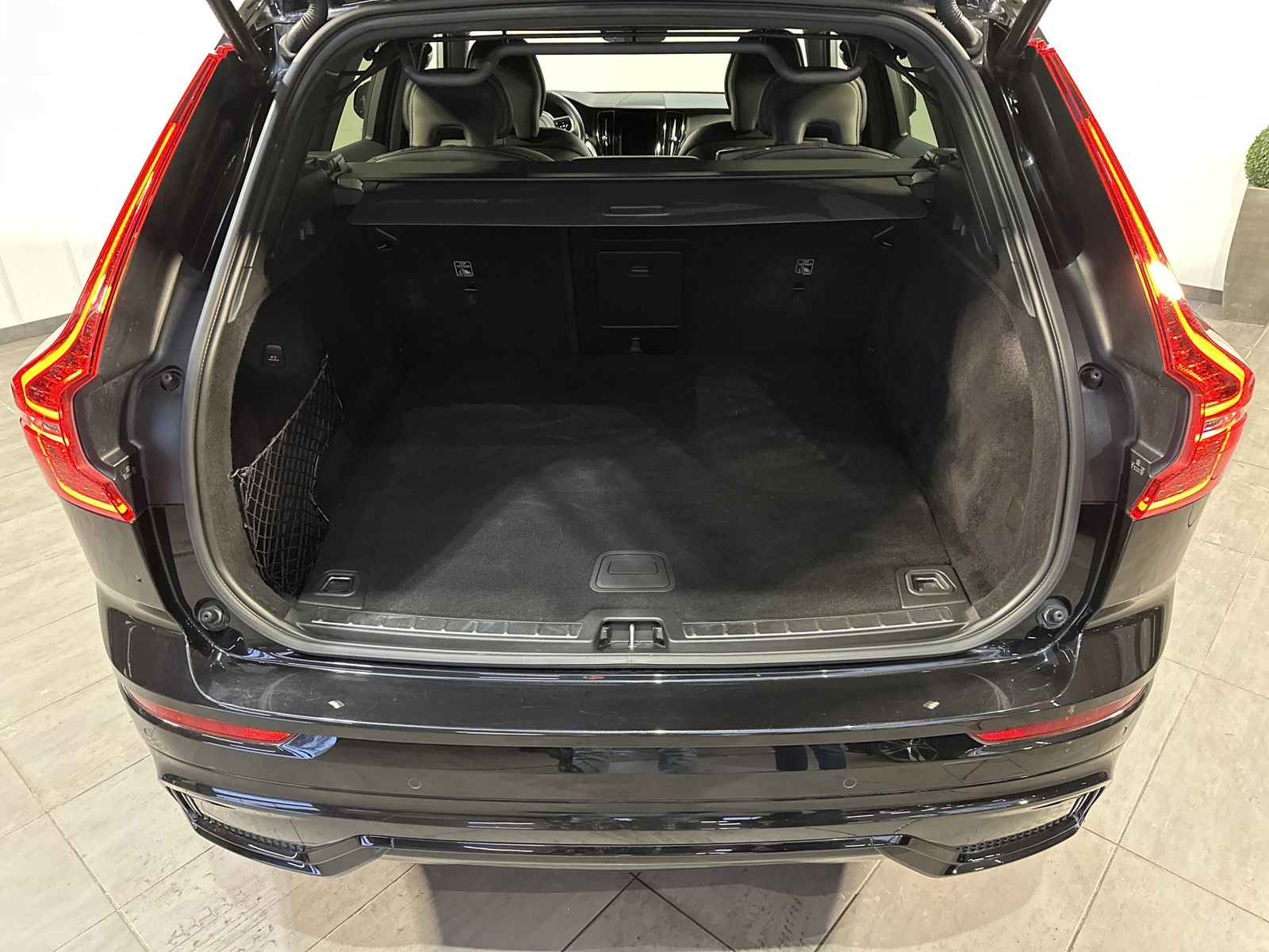 Fahrzeugabbildung Volvo XC60 T6 AWD Recharge Plus Dark NAV+LED+VCOCK+KAM