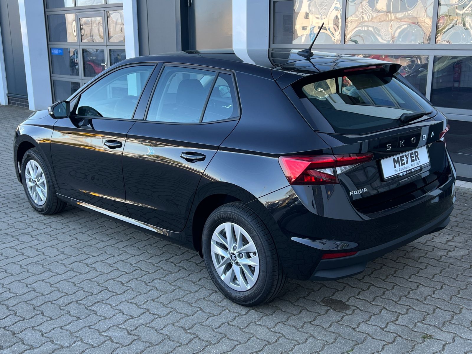 Fahrzeugabbildung SKODA Fabia Selection 1.0 TSI DSG *LED, KESSY, Rückfah