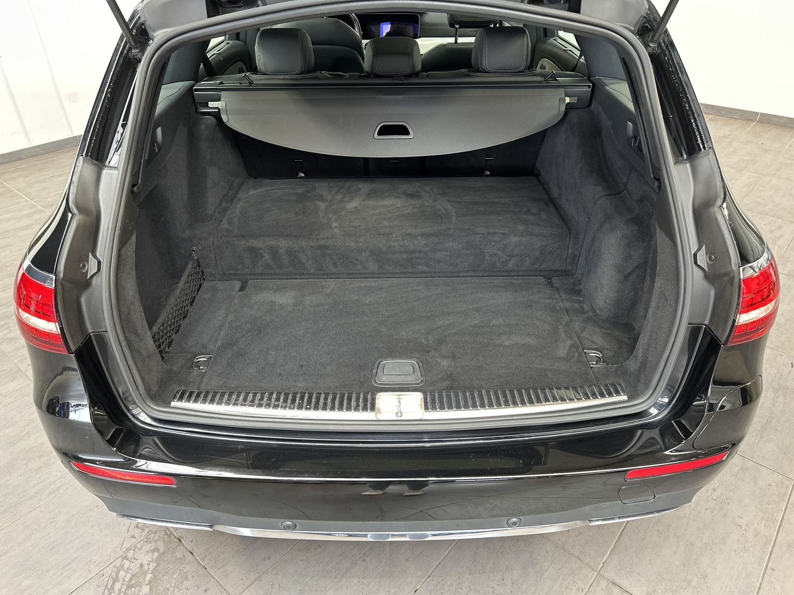 Fahrzeugabbildung Mercedes-Benz E 300de T AMG-Line NAV+LED+PANO+DISTRONIC+WIDE