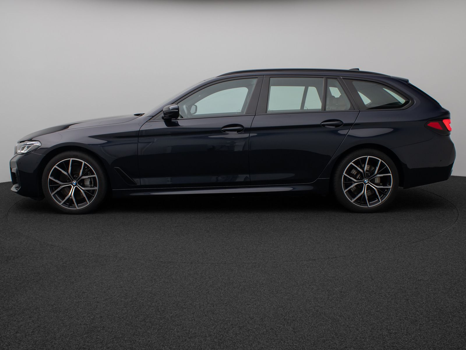 Fahrzeugabbildung BMW 540d xD  M Sport Laser Kamera HUD DAB H/K 19Zoll