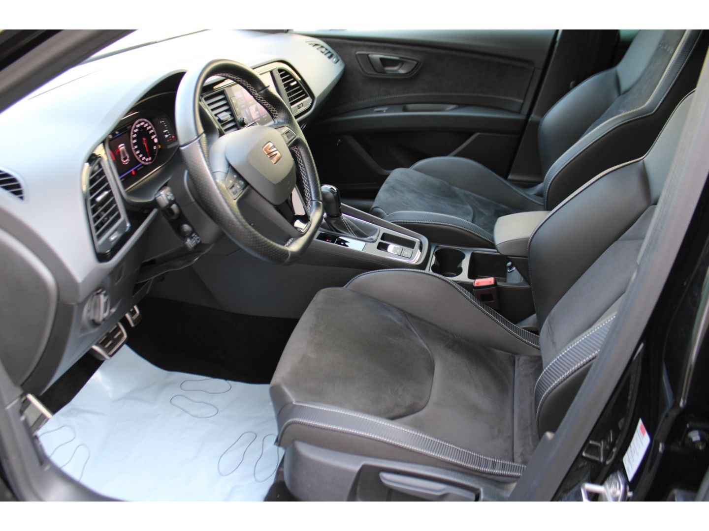 SEAT Leon Cupra 300 4Drive 2.0 TSI ST DSG ACC Navi RF - Image 7