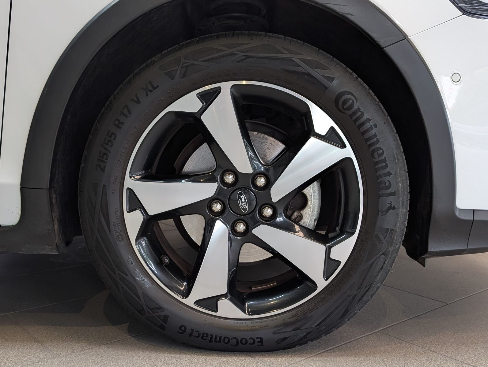 Fahrzeugabbildung Ford Focus Limo EB Active SHz LED Navi ACC Kamera 17"