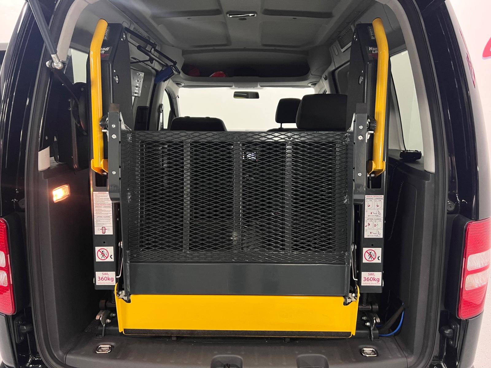 Volkswagen Caddy DSG Rollstuhllift Selbstfahrer 3329km