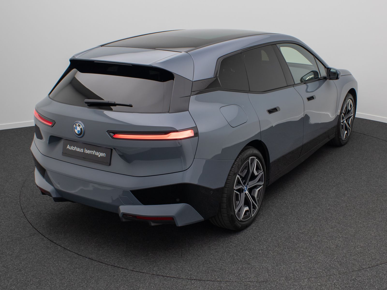 Fahrzeugabbildung BMW iX xD50 360°Laser B&W SoftC SkyLounge DAB 22Zoll