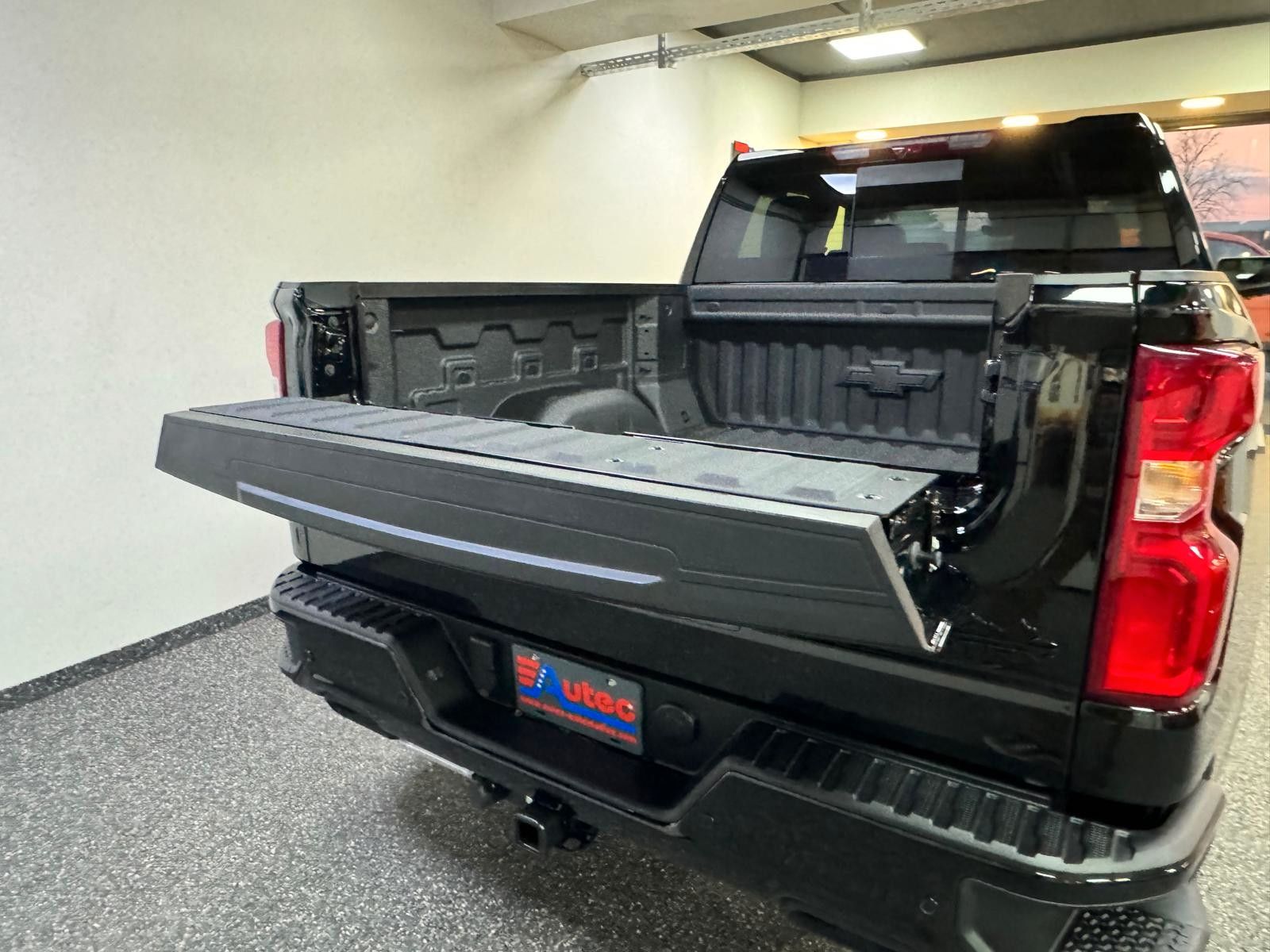 Fahrzeugabbildung Chevrolet 26 SILVERADO MIDNIGHT HIGH COUNTRY 6.2L V8-4x4