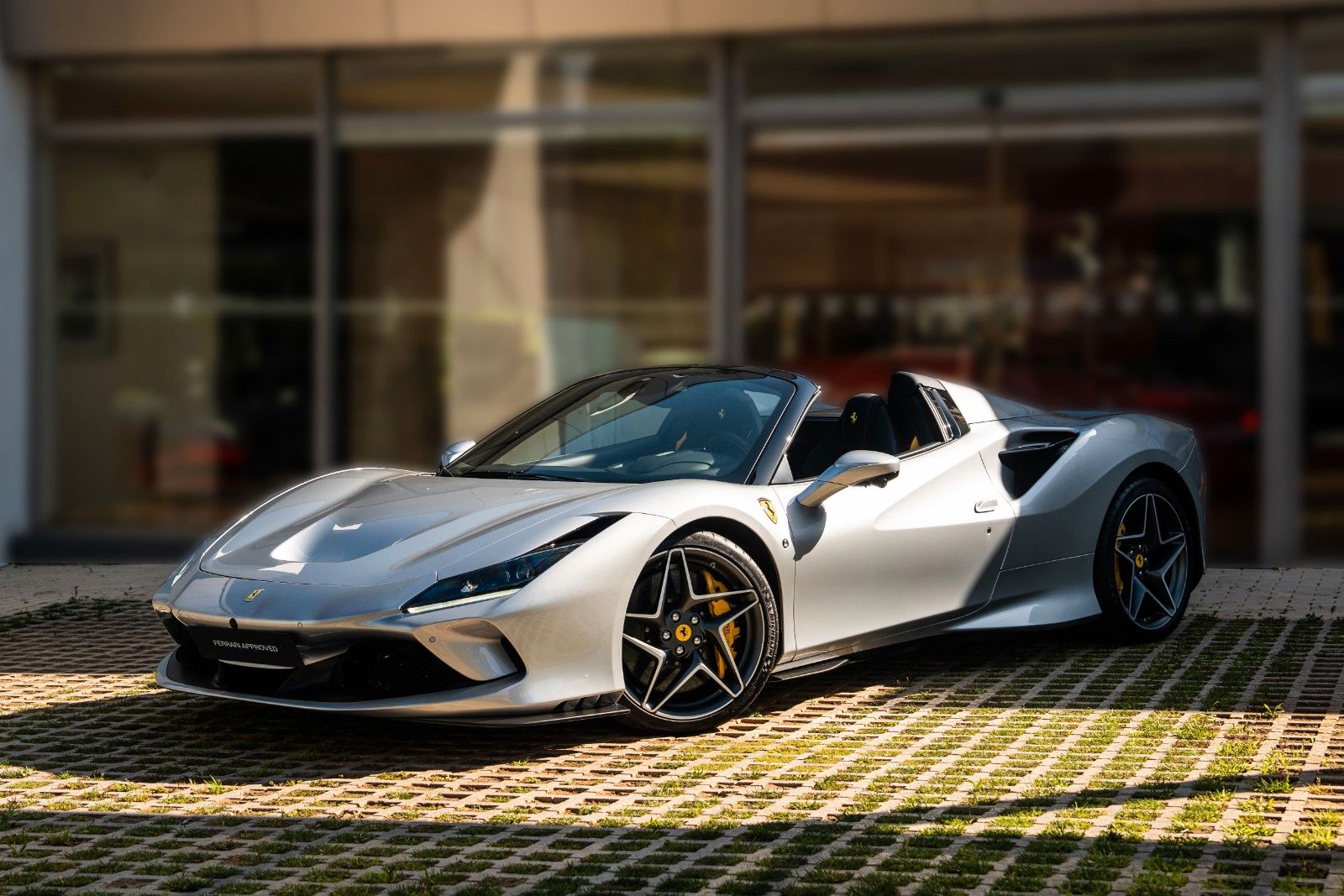 Ferrari F8 SPIDER imagem 2