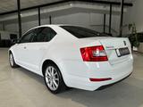 Skoda Octavia 1.8 Elegance *Pano,Multif.,Tempo,PDC* - Skoda Octavia mit Benzin-Antrieb: Limousine, 1.8