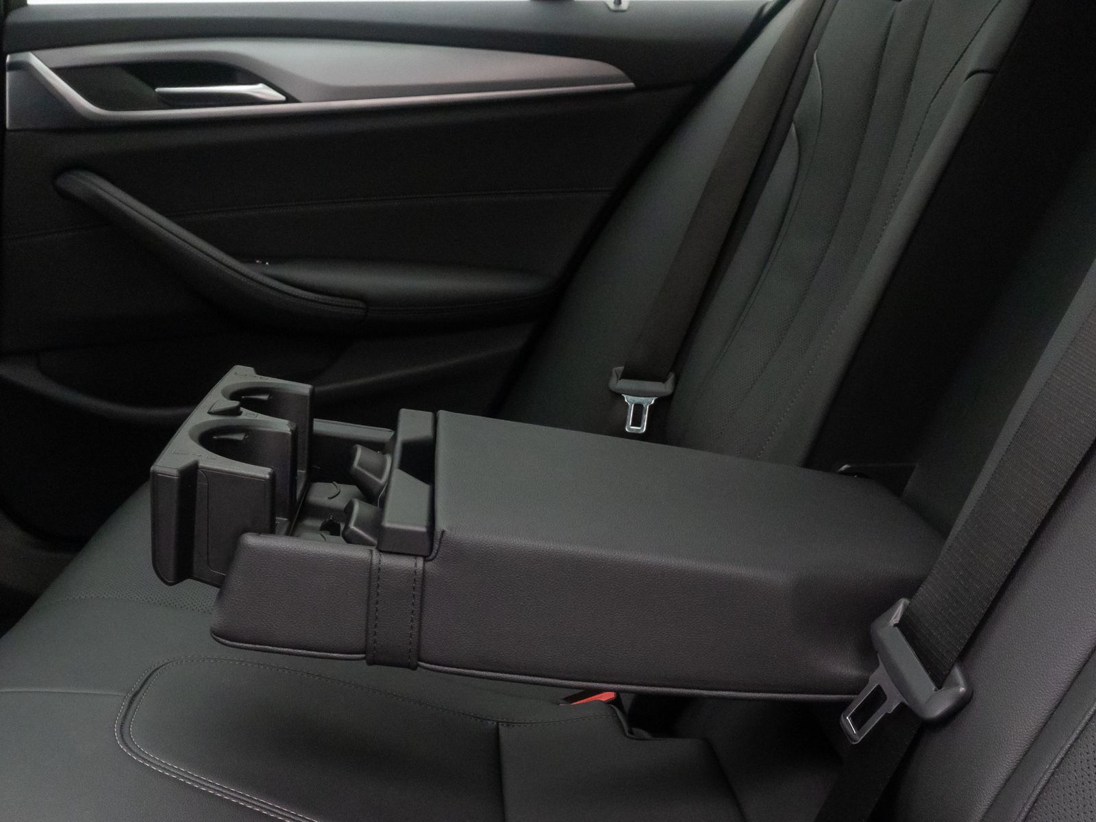 Fahrzeugabbildung BMW 530e xD Panorama 360&deg;DAB HiFi 4xKlima AHK Alarm