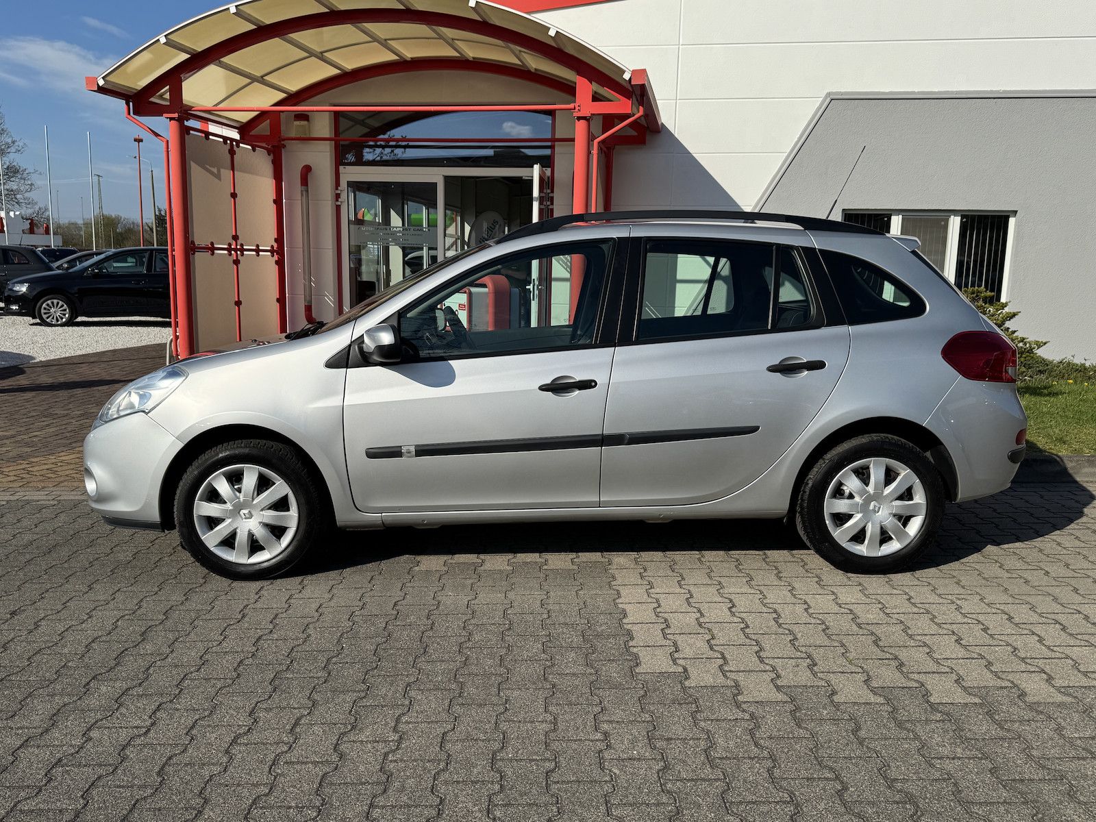 Fahrzeugabbildung Renault Clio Grandtour /NAVI/TMC/Klima/8x bereift