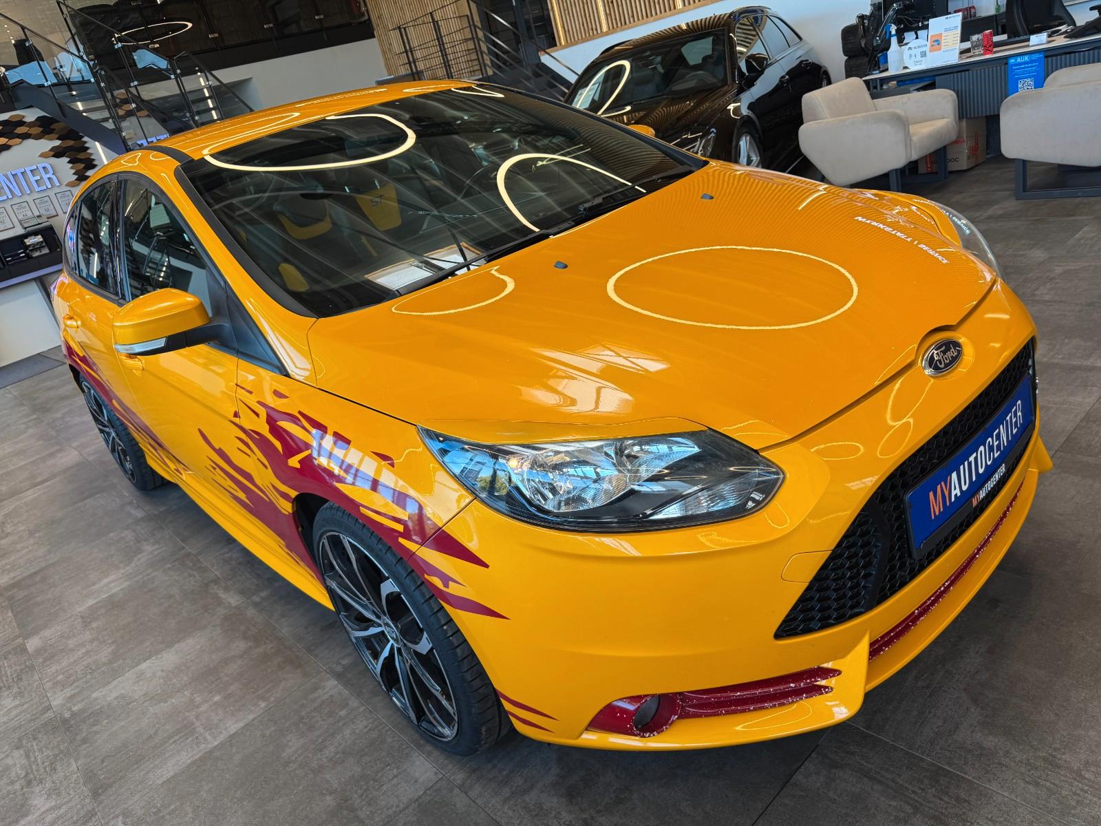 Ford Focus ST 2.0 EcoBoost 250 ch BVM / Recaro / Cuir / Sièges chauffants / Pack Sport