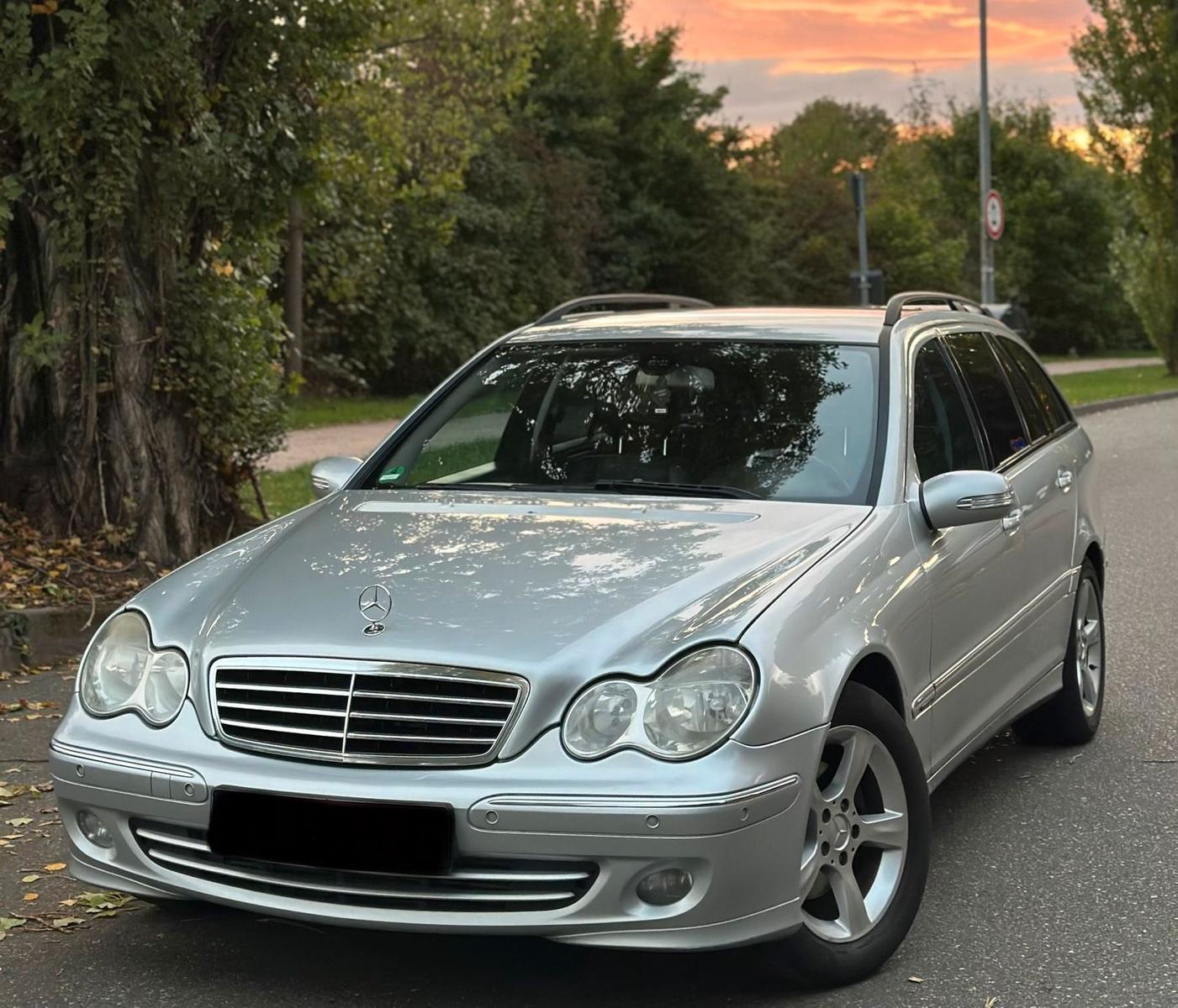 Mercedes-Benz C220 2006 — interior