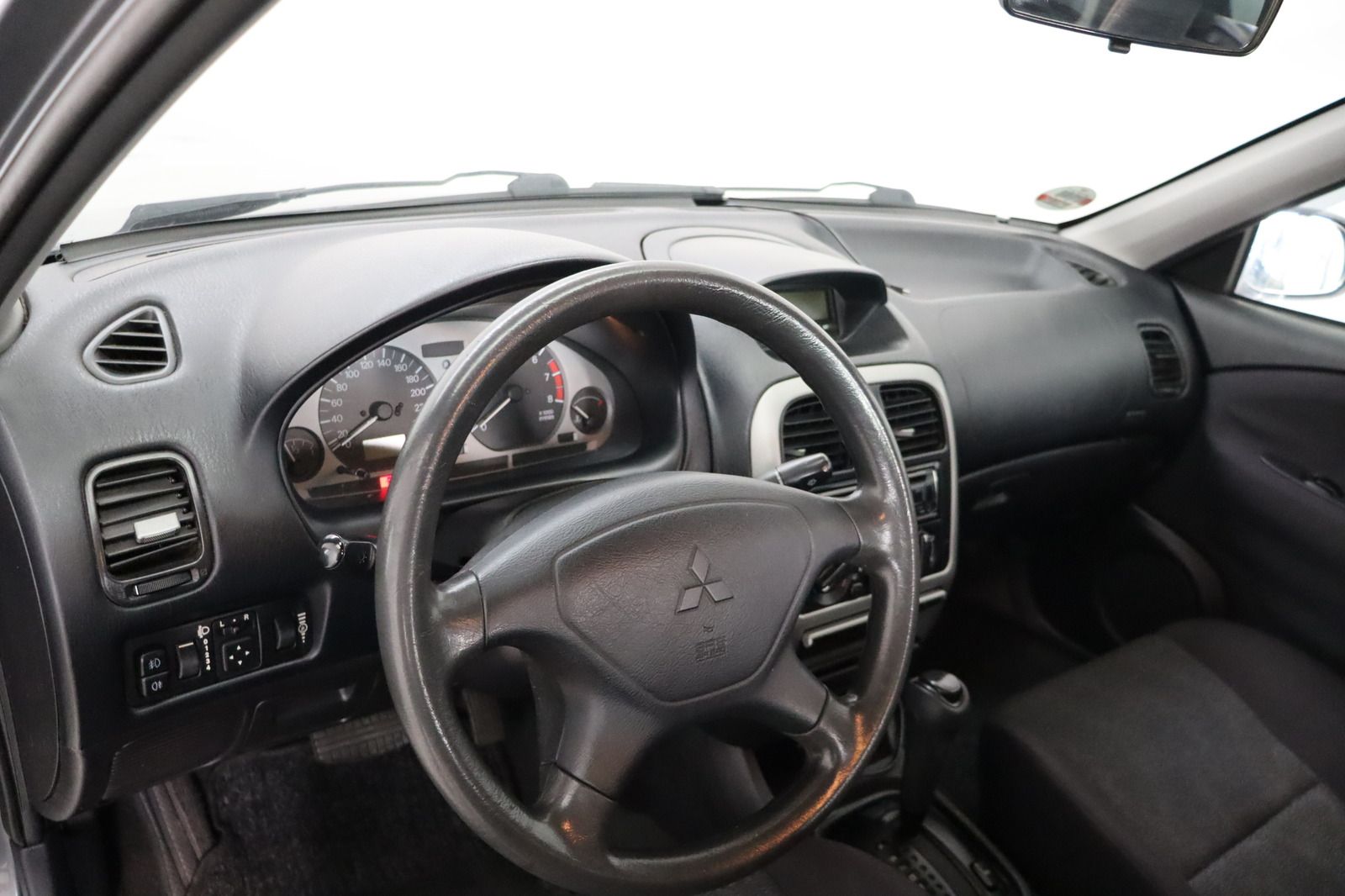 Fahrzeugabbildung Mitsubishi Carisma 1.6 Avance Automatik * HU/AU 03.28