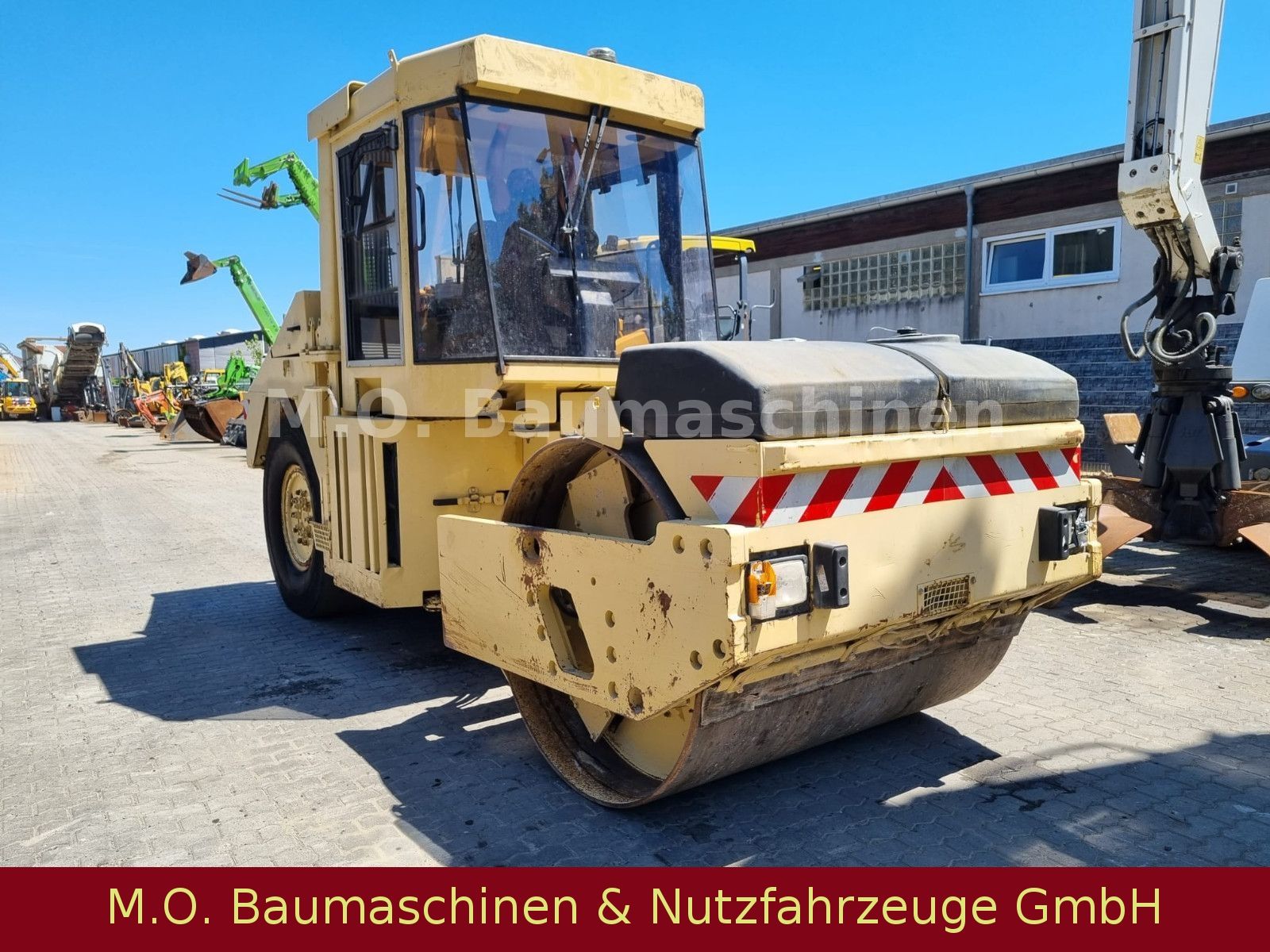 Fahrzeugabbildung CAT CB-535 B / Kombiwalze