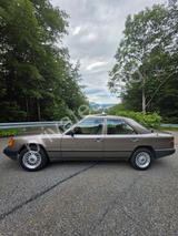 Mercedes-Benz W124 230E - Mercedes-Benz 230: W124 230e
