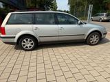 Volkswagen Passat 1.6 (Klima/SDach/AHK/2 Hand) - Volkswagen Passat aus 2000: Kombi