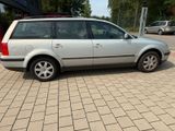 Volkswagen Passat 1.6 (Klima/SDach/AHK/2 Hand) - Volkswagen Passat aus 2000: Kombi