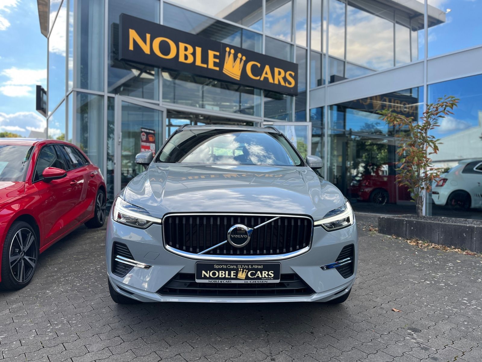 Fahrzeugabbildung Volvo XC60 Core 2WD STNDHZ LED NAV SHZ 19"