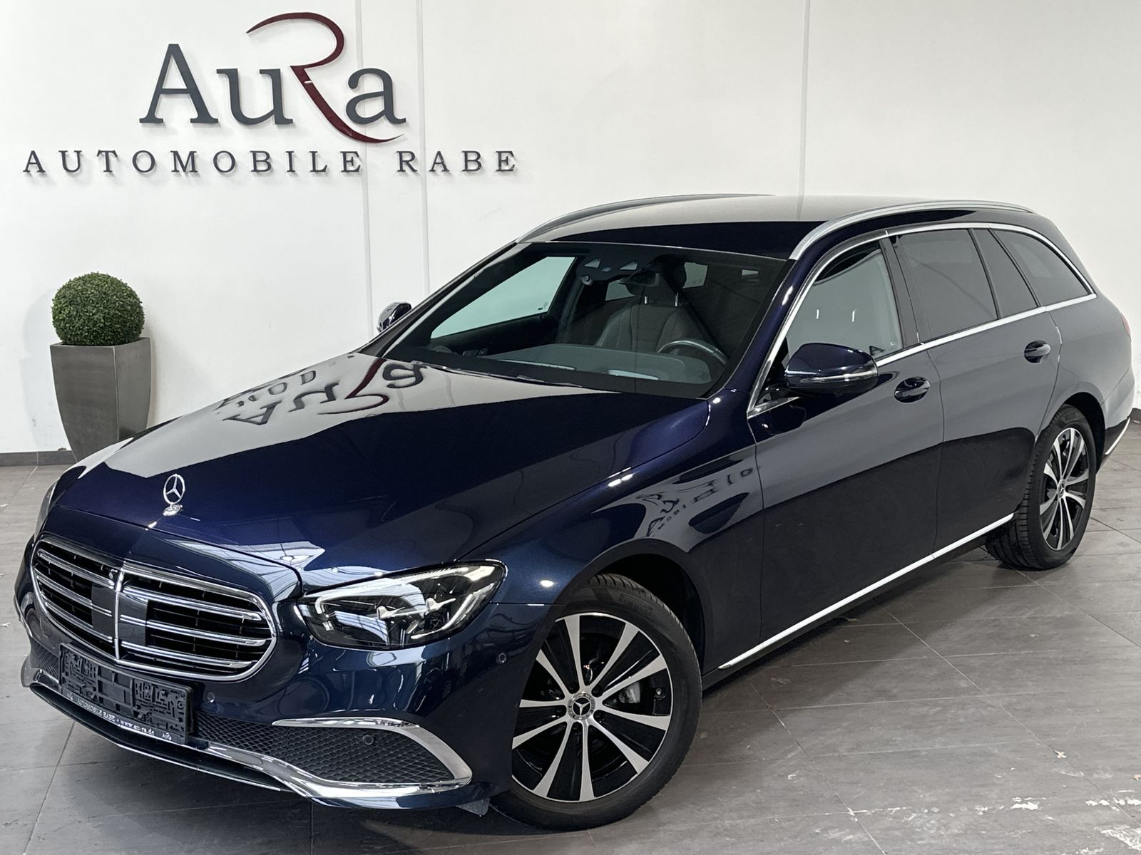 Fahrzeugabbildung Mercedes-Benz E 220d T Avantgarde NAV+LED+360°+WIDE+BURMEISTER