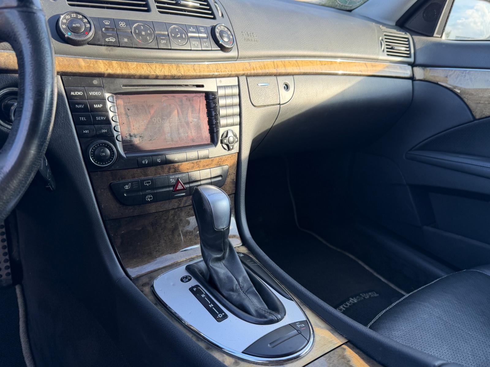 Mercedes-Benz E320 2006 — photo 15