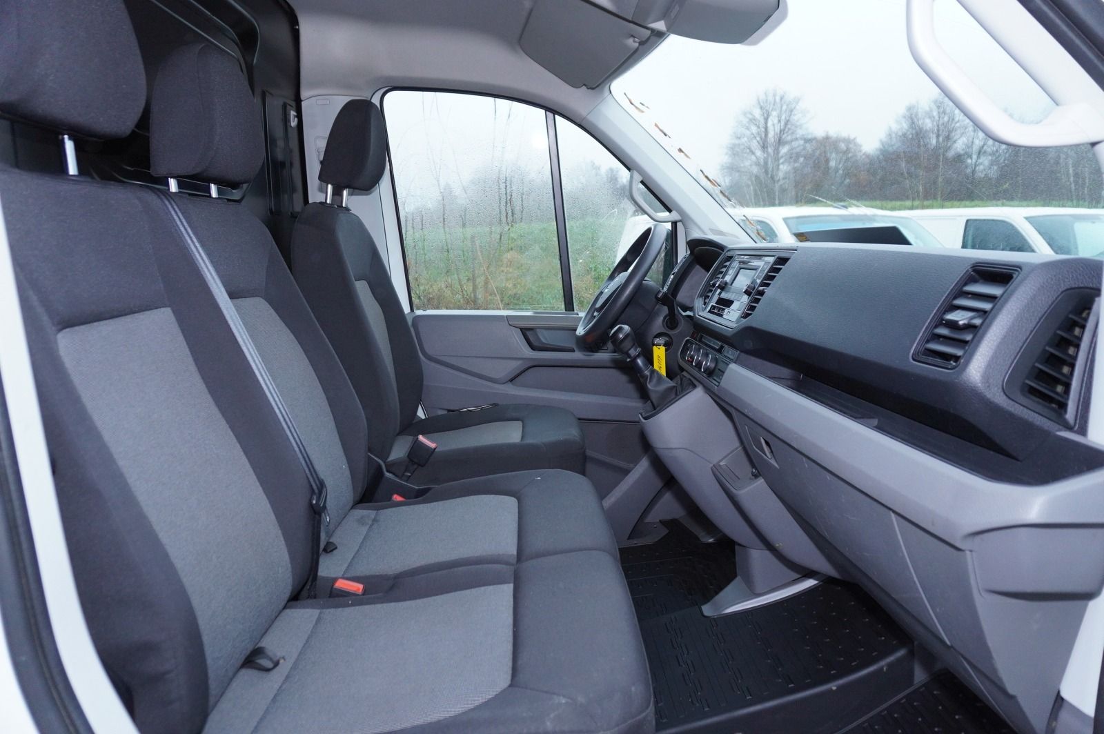 Fahrzeugabbildung Volkswagen Crafter 30 2.0 TDI L2H1 AHK Klima