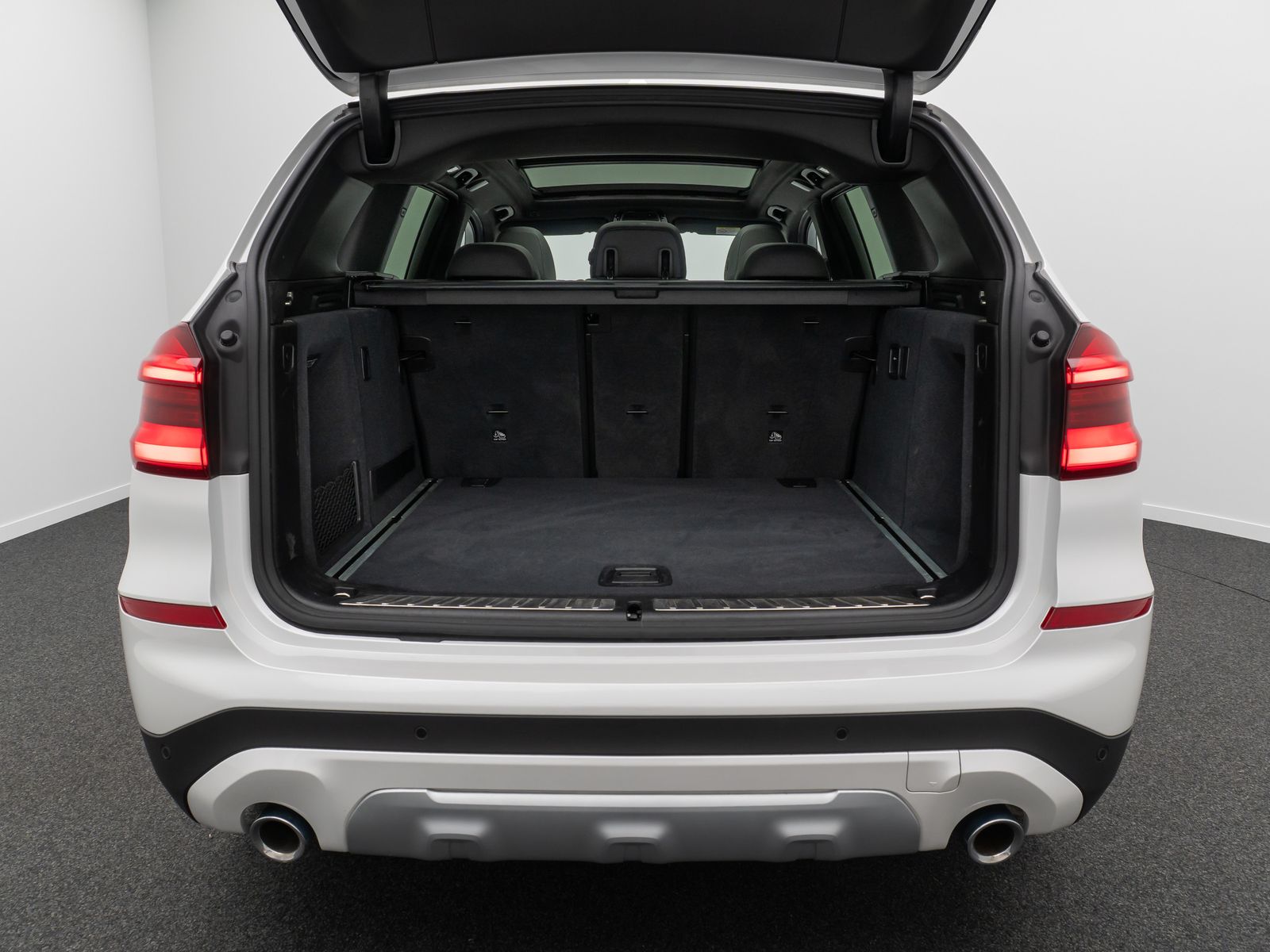 Fahrzeugabbildung BMW X3 xD20d xLine Kamera DAB AHK Komfort HUD 20Zoll