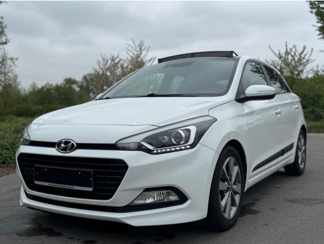 Hyundai i20 120PS/Navi/R.F.Kam/Klima/P.Dach/Garantie
