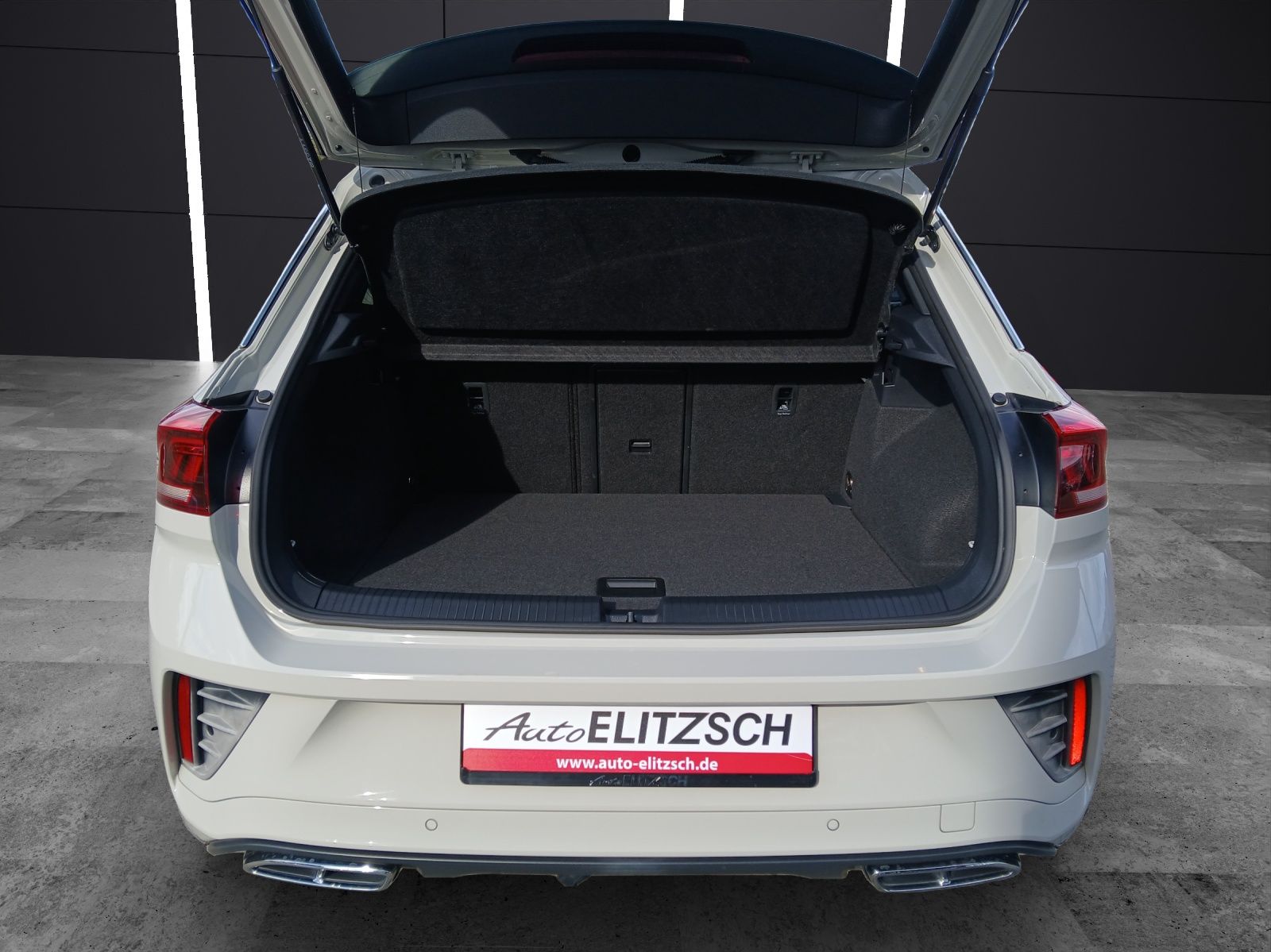 Fahrzeugabbildung Volkswagen T-Roc TDI R-Line DSG LED AHK Navi AID ACC Park-A