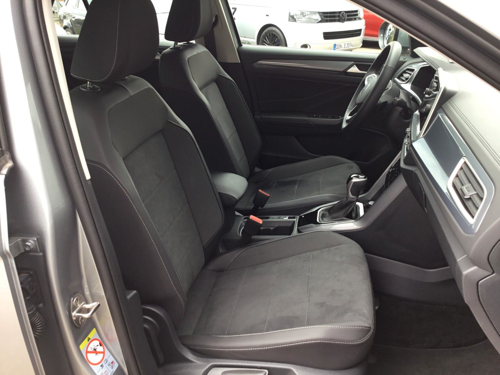 Fahrzeugabbildung Volkswagen T-Roc 1.5 TSI DSG Style+AHK+MatrixLED+ACC+Pano