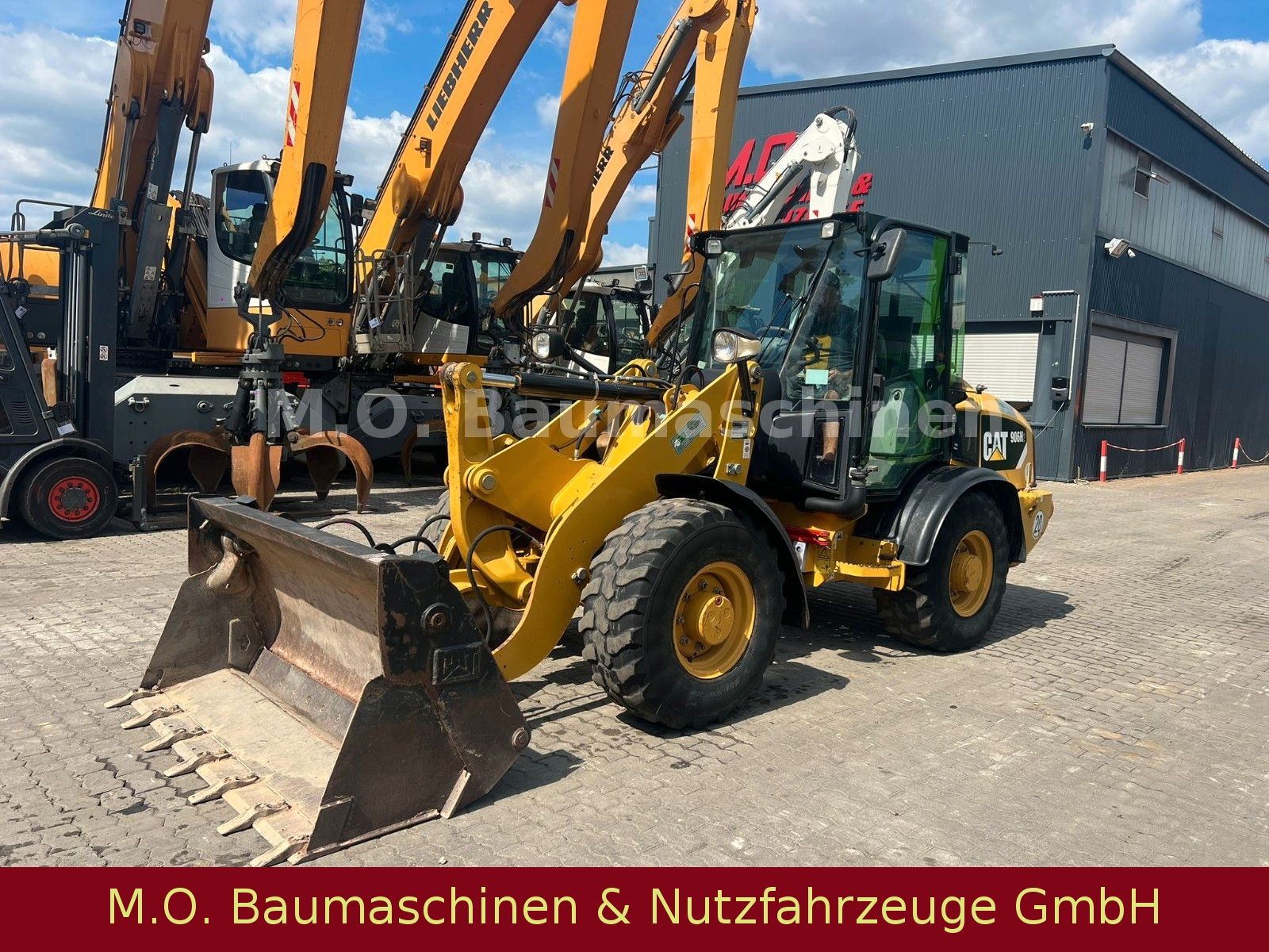 Fahrzeugabbildung CAT 906 H -2 / Klappschauefl / Gabel / SW/