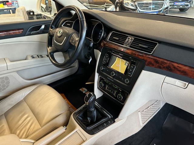 Skoda Superb Combi Elegance *1. Hand*Xenon*Klima*Navi*