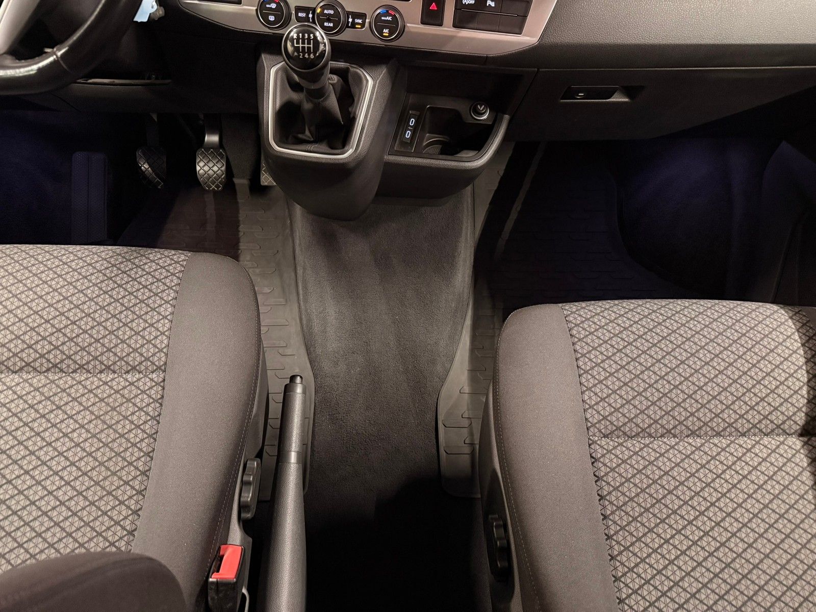 Fahrzeugabbildung Volkswagen T6 Multivan Trend. 2,0 TDI +AHK+Kamera+App Conne