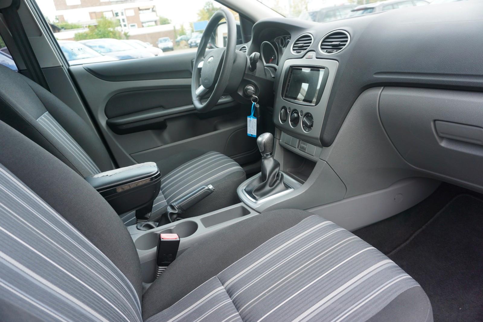 Ford Focus 2010 — photo 11