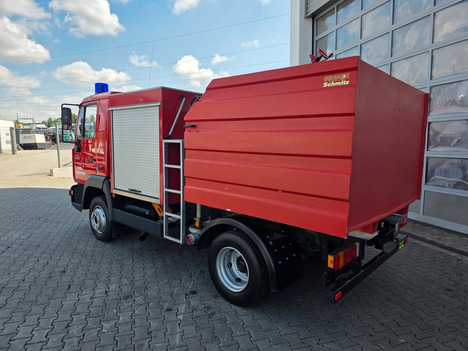 Fahrzeugabbildung MAN LE 8.150 Schaum-Löschfahrzeug 2.500L SLF 25/25