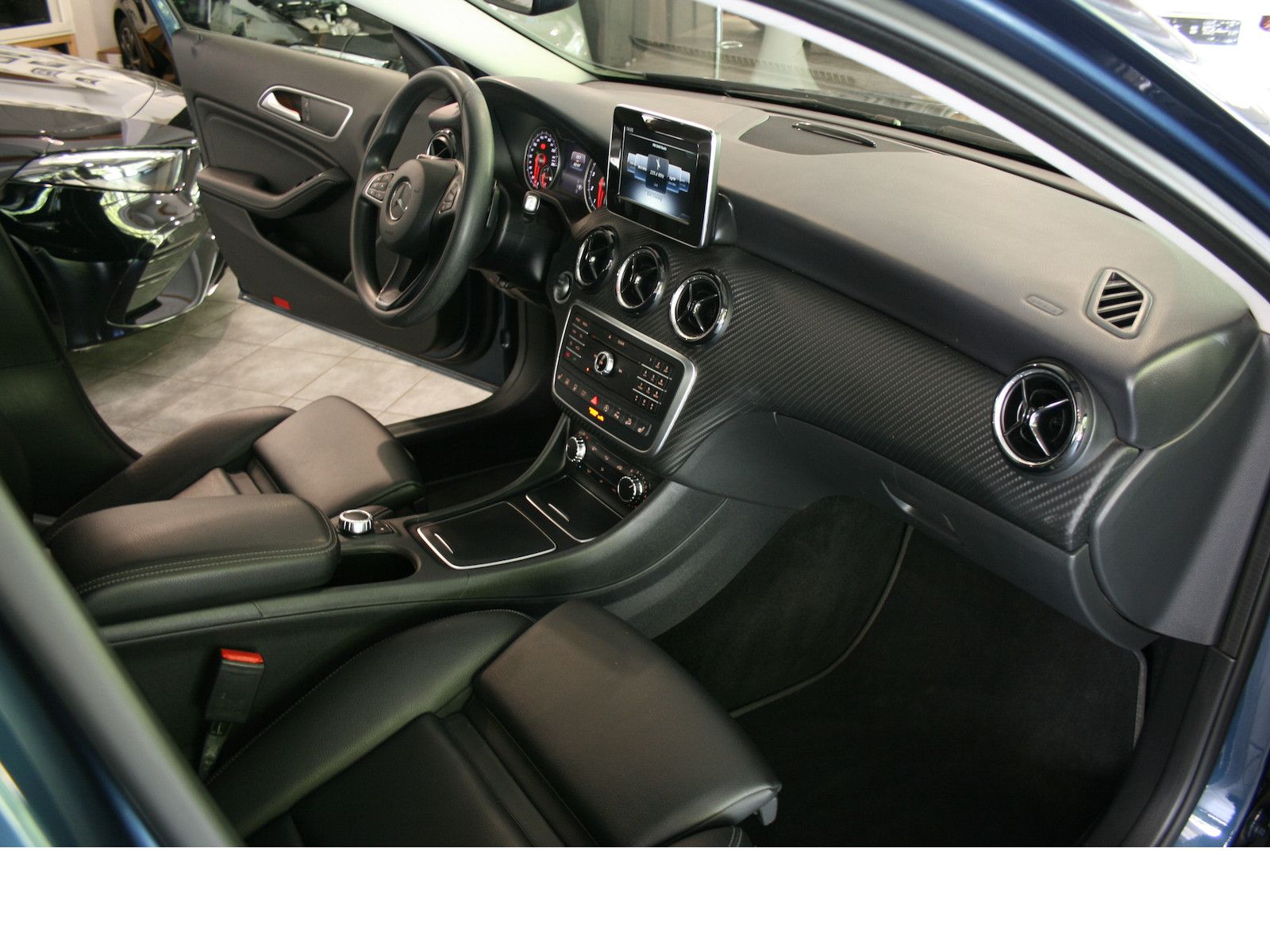 Fahrzeugabbildung Mercedes-Benz GLA 220 4M *Standheizung*Navi*Spiegel-Paket*
