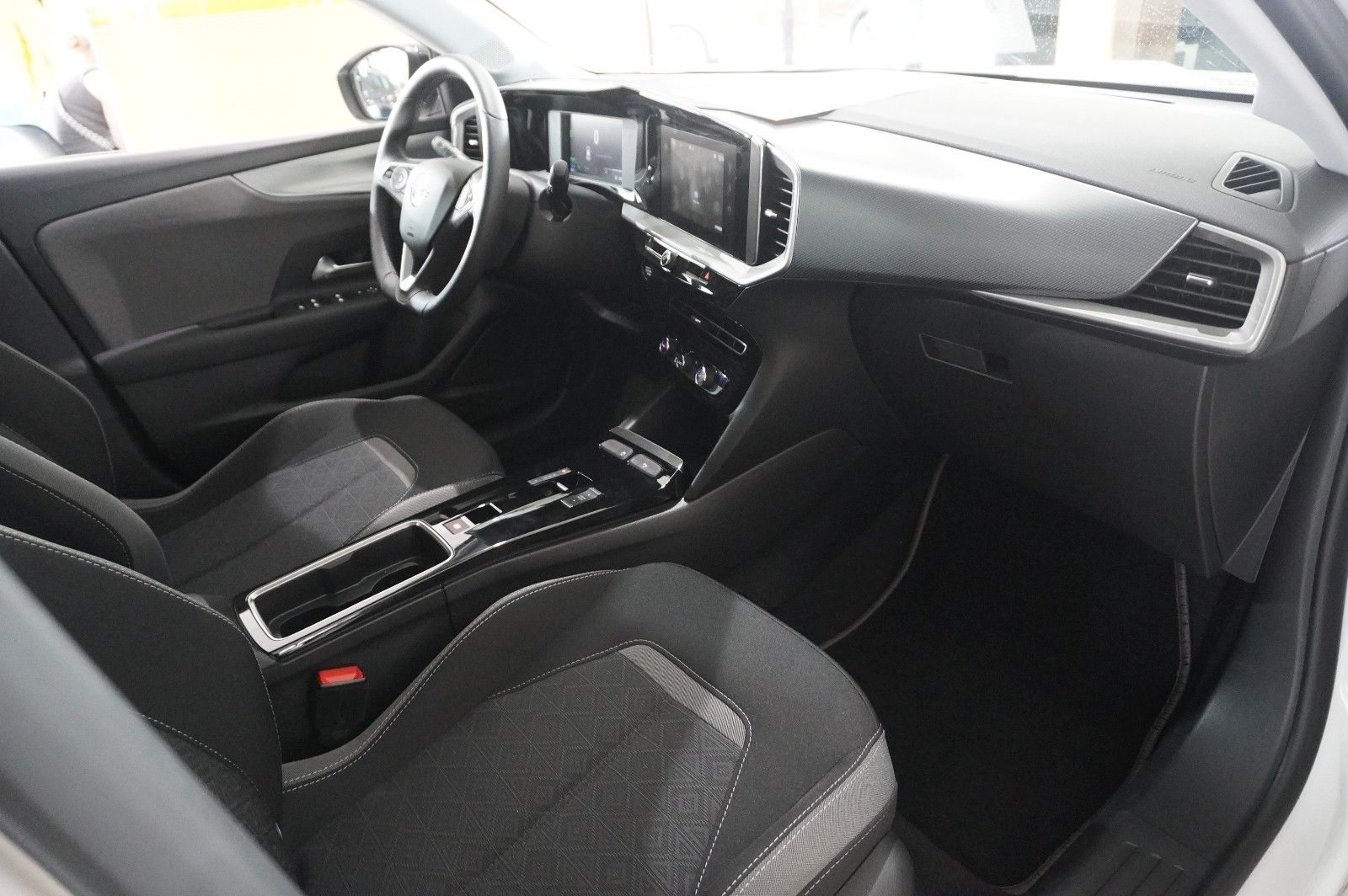 Fahrzeugabbildung Opel Mokka-e EDITION 1-PHASIG LED/KAMERA/SHZ/VIRT/DAB