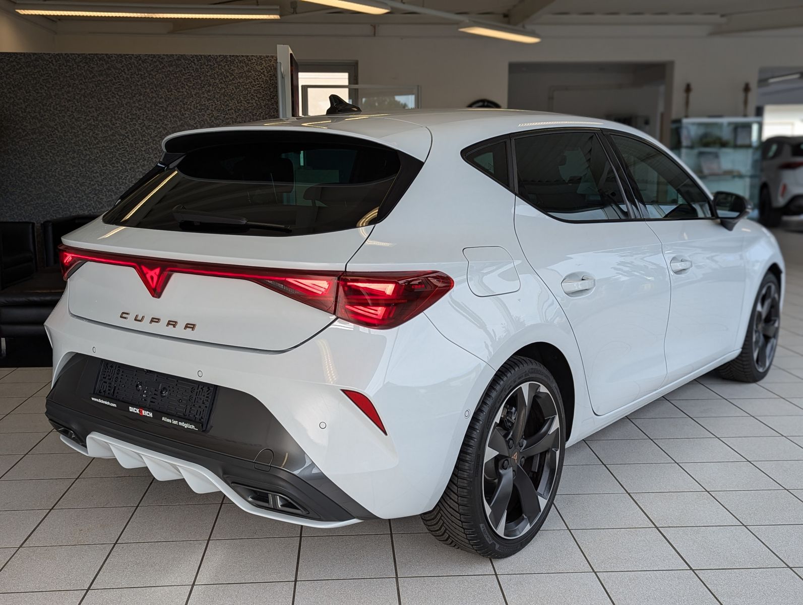 CUPRA Leon 1.5 eTSI Intelligent-Dynamic-Edge-Paket - Image 7