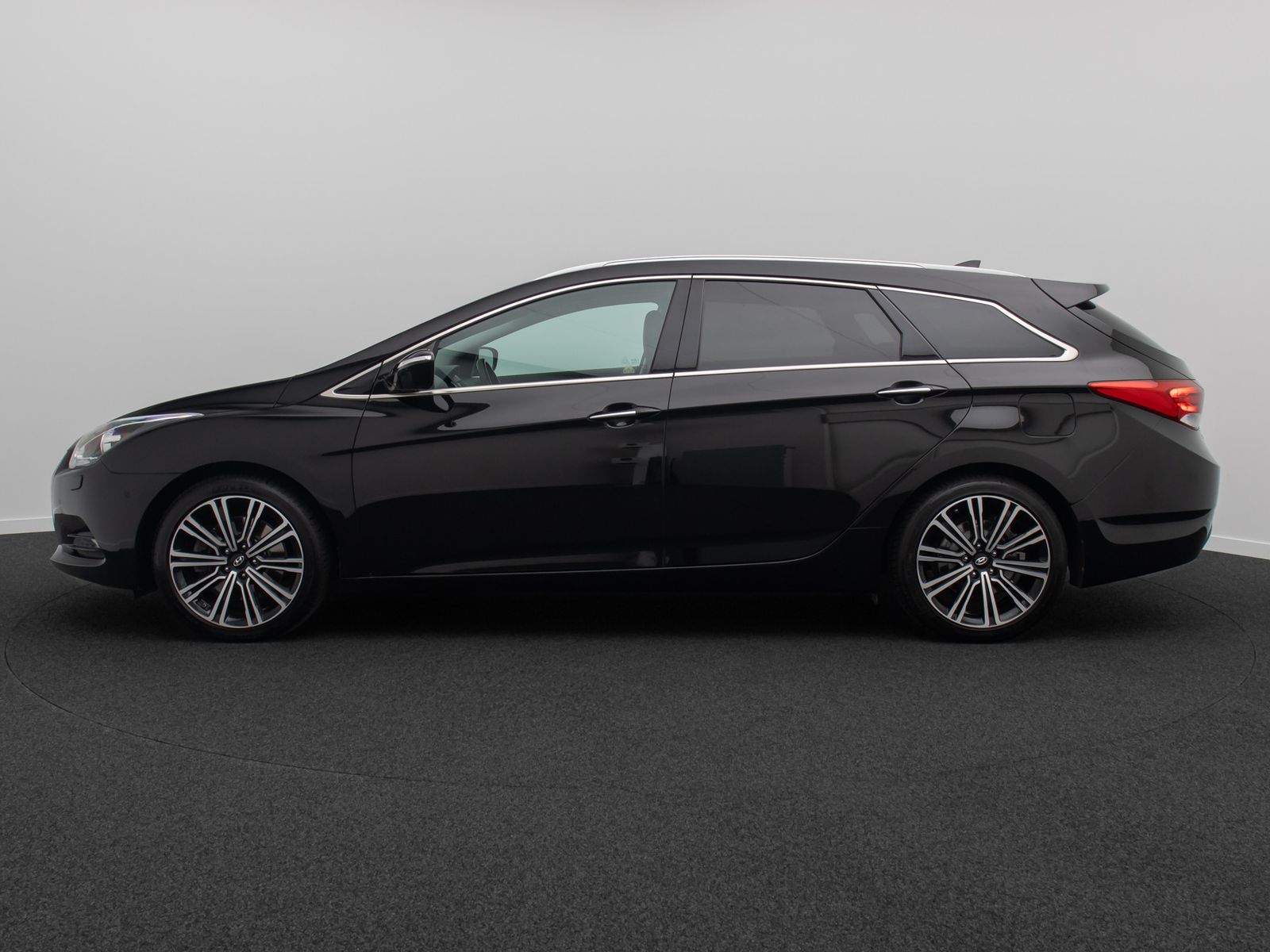 Fahrzeugabbildung Hyundai i40 Premium Kamera DAB Memory InfinitySound 18"