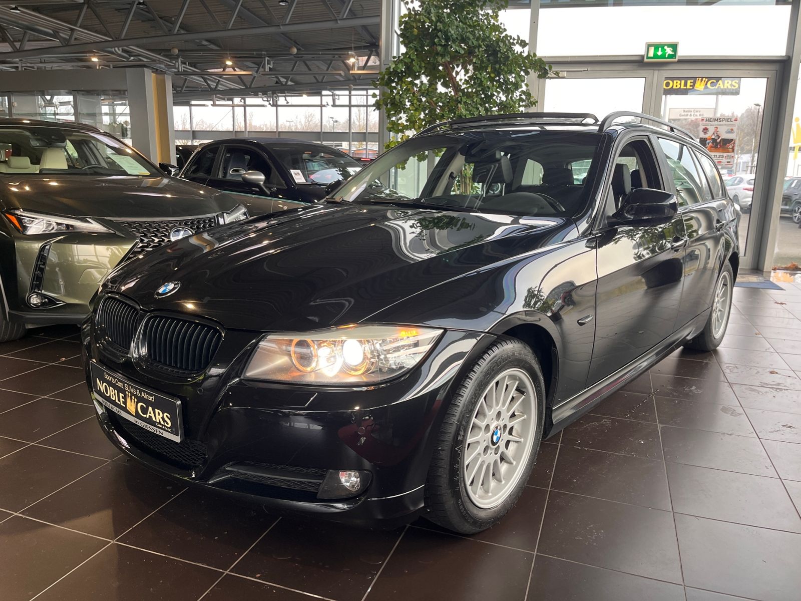 Fahrzeugabbildung BMW 320i  Touring PANO XENON NAVI