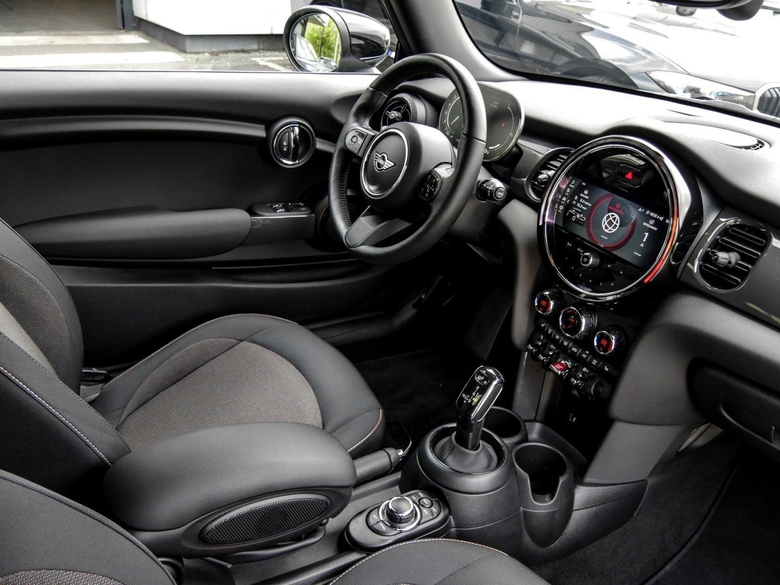 MINI Cooper ESSENTIAL TRIM+ADAPT.LED+LHZ+SHZ