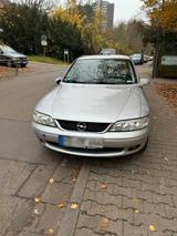 Opel Vectra 1.6 Automatikgetriebe - gebrauchte Opel Vectra aus dem Jahr 2001