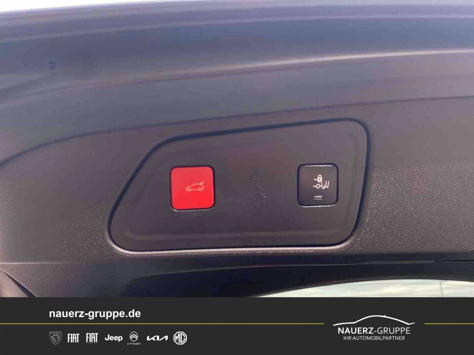 Fahrzeugabbildung Peugeot 3008 Hybrid 225 Roadtrip e-EAT8