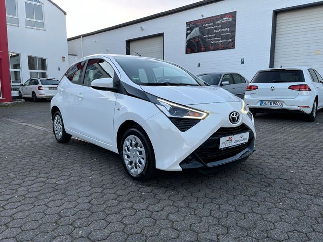 Toyota Aygo AYGO x-play*TÜV neu**NAVI**Kamera*