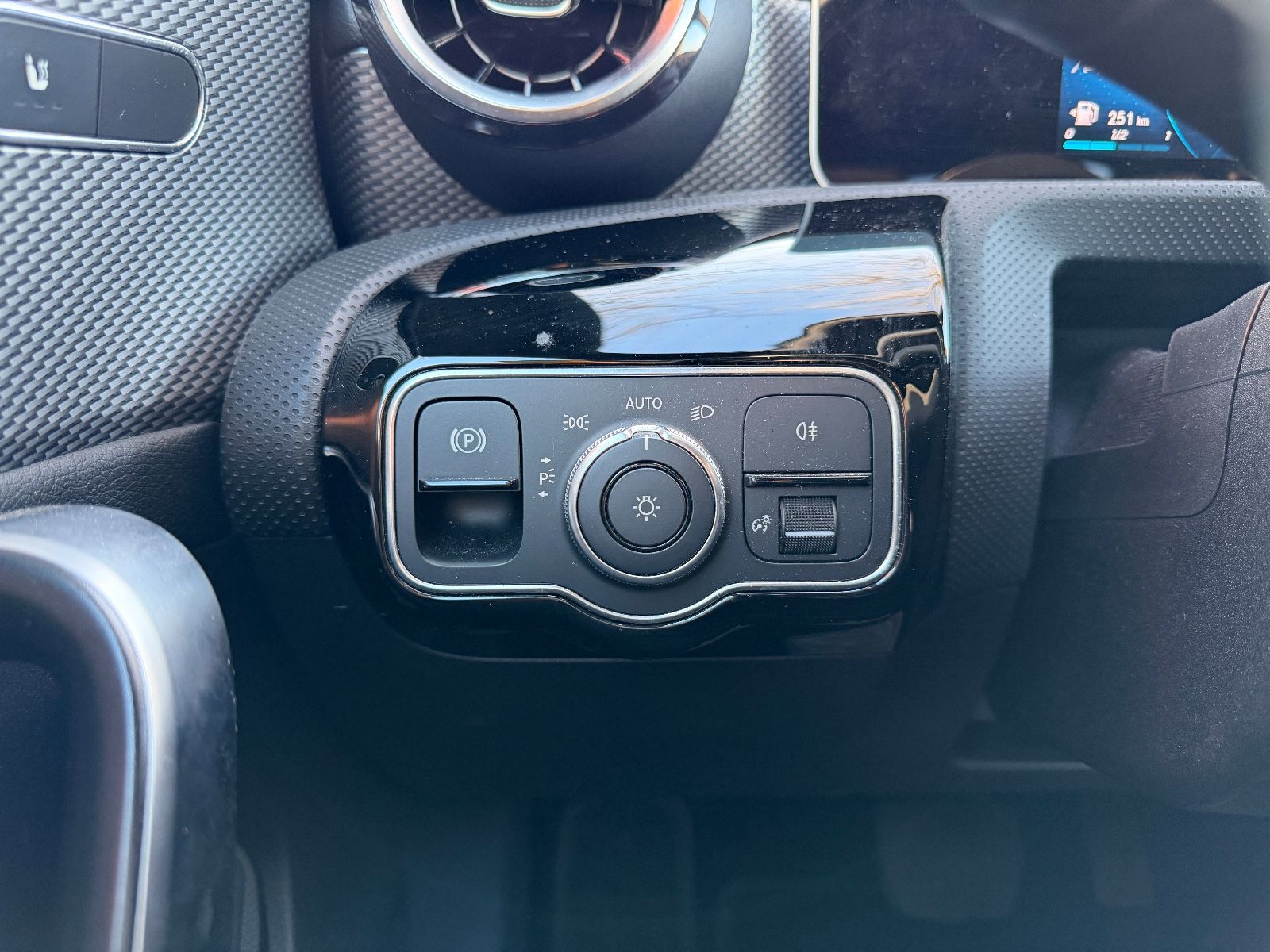 Fahrzeugabbildung Mercedes-Benz CLA 200 LED*AHK*KAMERA*TEMPO*NAVI*WIDESCREEN