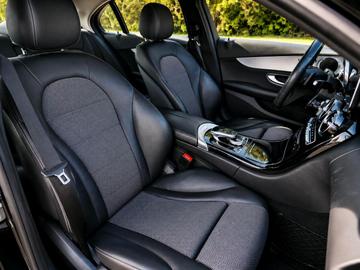 صورة 9 لـ 2017 Mercedes-BENZ C 220
