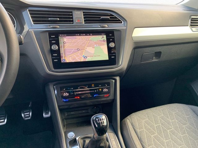 Tiguan 1.5 TSI MOVE IQ.LIGHT+NAV+KAMERA+STANDHZG